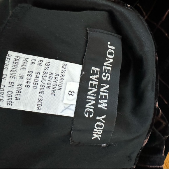 SOLD - Jones New York Evenings black velvet maxi dress with geometric pattern - Picture 6 of 7